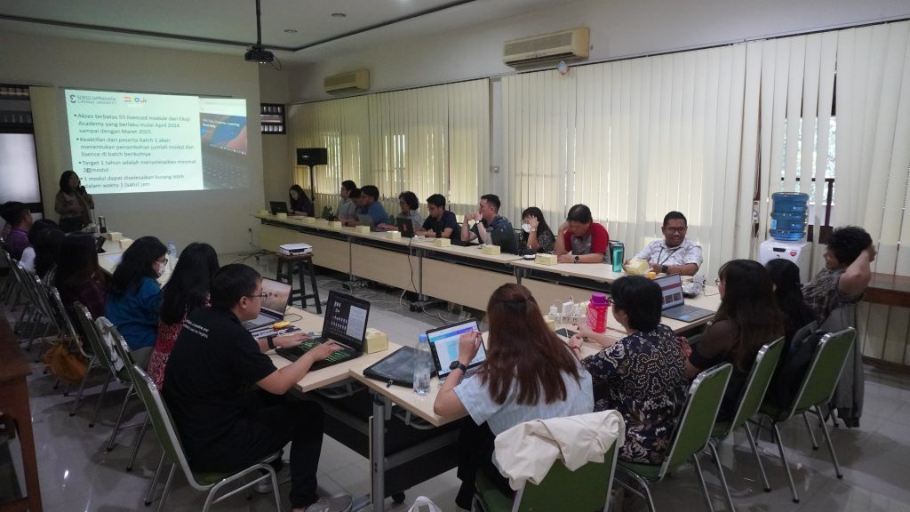 Perdalam Lintas Bidang Kepakaran Dosen Bersama Ekoji Academy