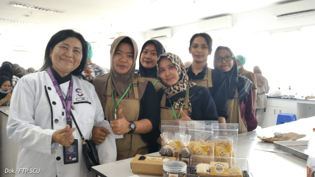 FTP SCU Bersama Disporapar Beri Pelatihan Membuat Kue untuk Masyarakat Jateng