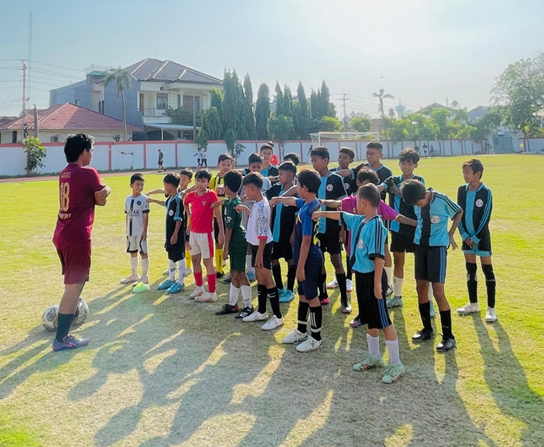 UKM Sepakbola SCU Berikat Pelatihan Kepada Alet Pusat Latihan Talenta SCU