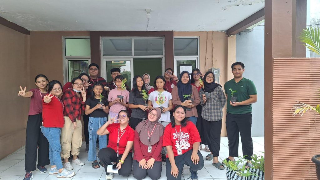 KSR-PMI SCU Gelar Kegiatan “Humanity for Green Life” di Genuk Perbalan VI