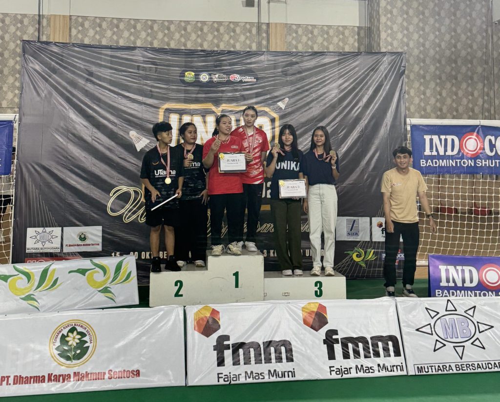 Mahasiswa DKV SCU Raih Juara 3 dalam Pertandingan Badminton UNAIR Open 2024