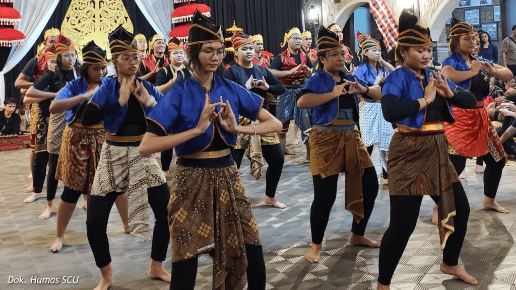 FHK SCU Ajak Mahasiswa Tingkatkan Kepedulian Sosial dan Pengabdian kepada Masyarakat