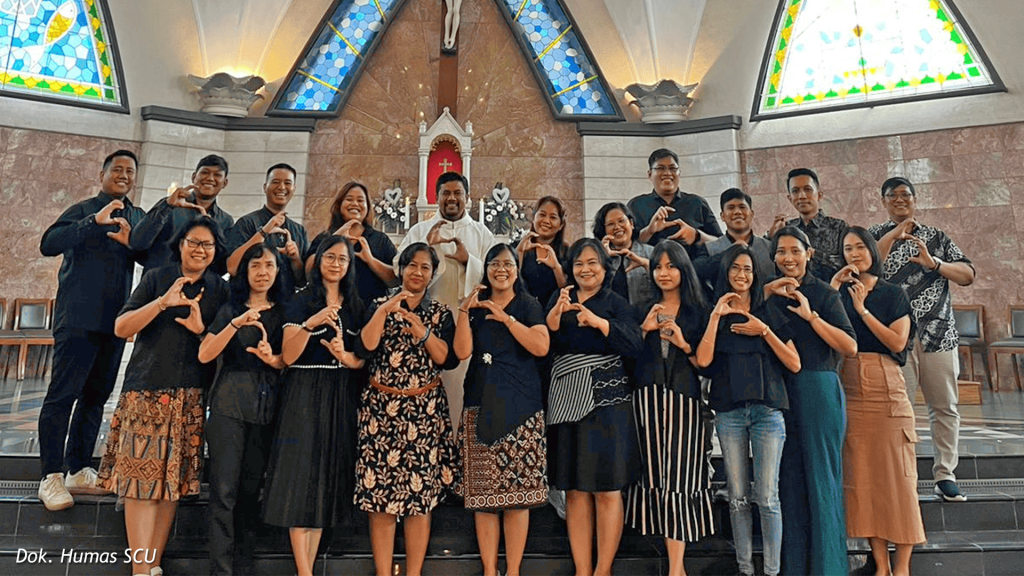 Pelayanan SCU Choir di Paroki Hati Kudus Yesus Tanah Mas Semarang